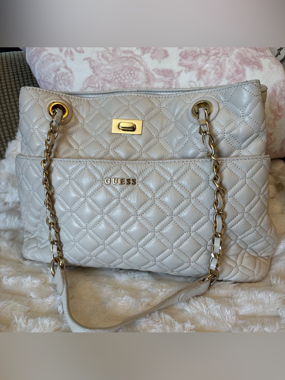 GUESS Beige Quilted Shoulder Bag Gold Hardware Chain Strap Dust Bag